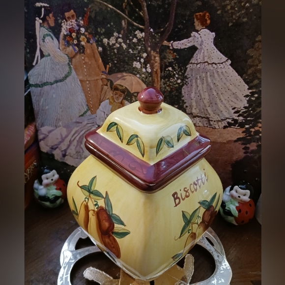 🏕🍎Vintage Biscotti🍪COOKIE JAR 🍱 VERY PRETTY,HAND PAINTED Ceramic. - Picture 6 of 11